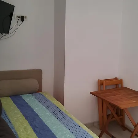 Apartment Holidays Budget 12 *