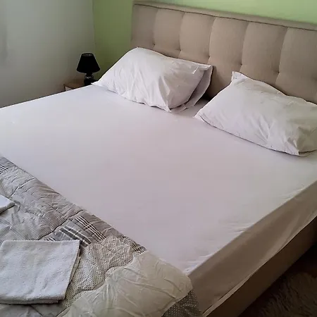 Apartment Holidays Budget 12 Split