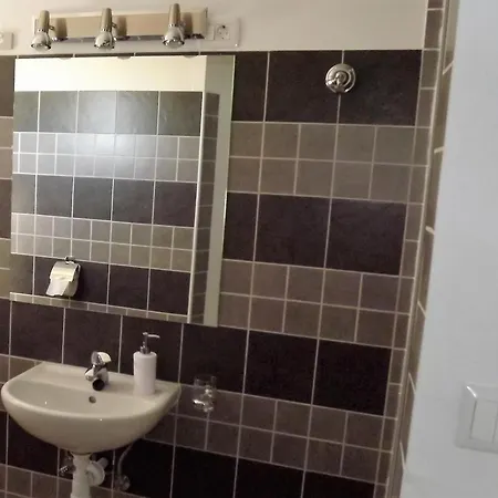 Appartement Holidays Budget 12 *